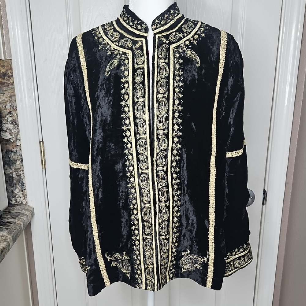 Soft Surroundings Black and Gold Embroidered Velvet Jacket Size Small - Picture 4 of 13